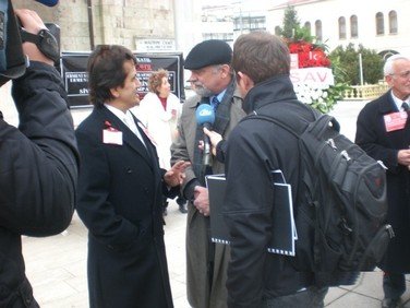 ABD Elçiliğinden Tim Findarson.. Camide, Mevlitte!