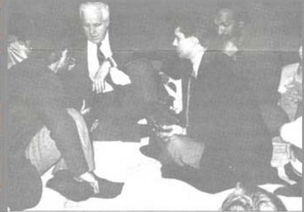 Mustafa Cemiloğlu, Jim Moody, Ercüment Kılıç. Kırım’da açlık grevi çadırında.